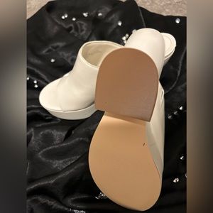 Off white nine west mule size 10 Great spring summer shoe